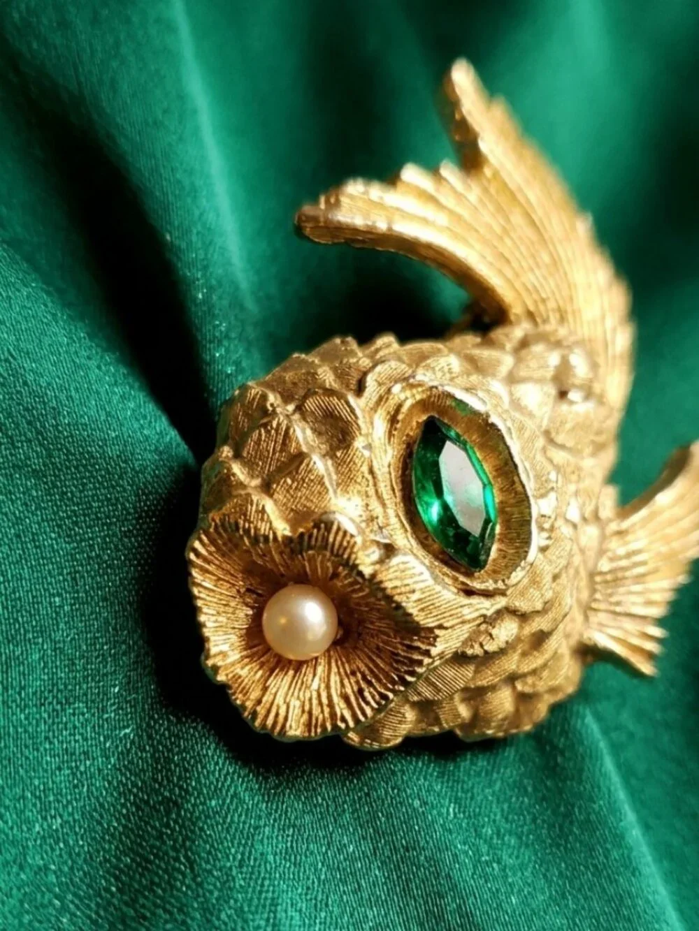 Vintage Signed ©Ledo Pufferfish Brooch Gold Tone Emerald Green Eye Pearl Accent
